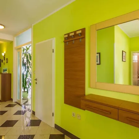 Apartment Near Port In Volosca *