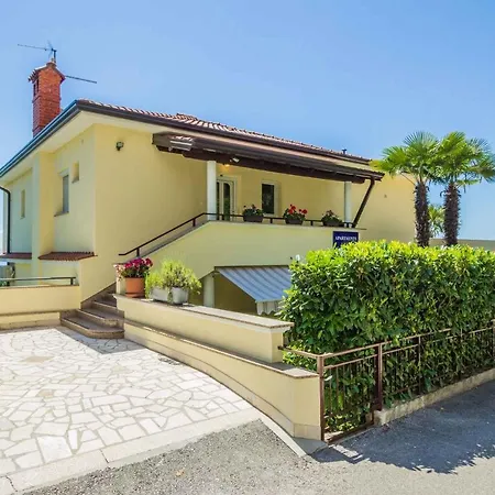 Near Port In Volosca Appartement *