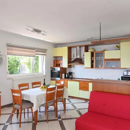 Apartment Near Port In Volosca