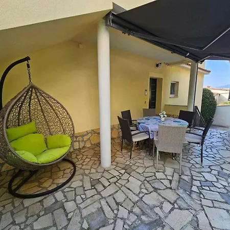 Near Port In Volosca Apartment