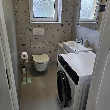 Apartment Near Port In Volosca