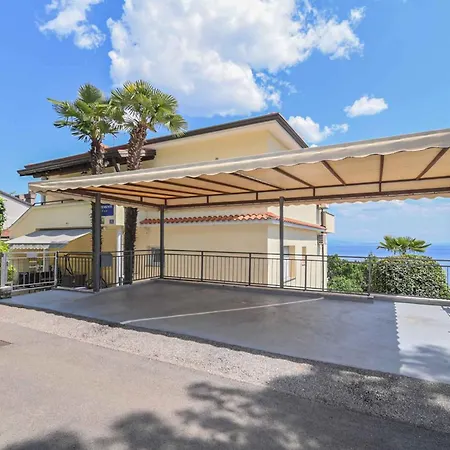 Apartment Near Port In Volosca *