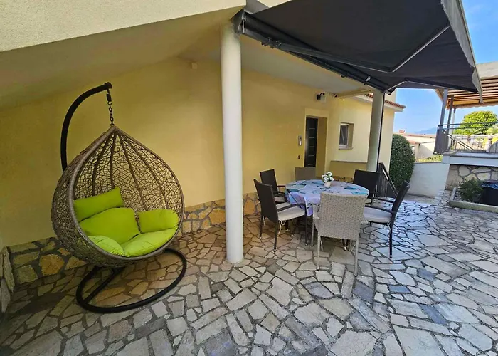 Near Port In Volosca Apartment