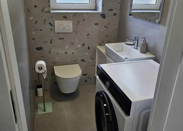 Apartment Near Port In Volosca