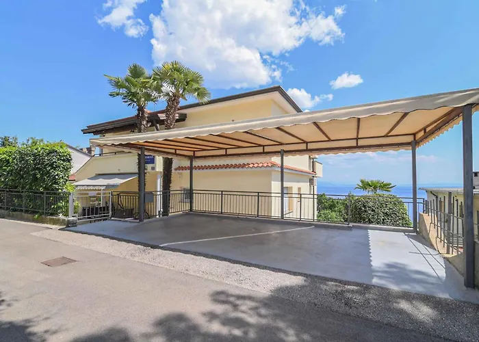 Apartment Near Port In Volosca *