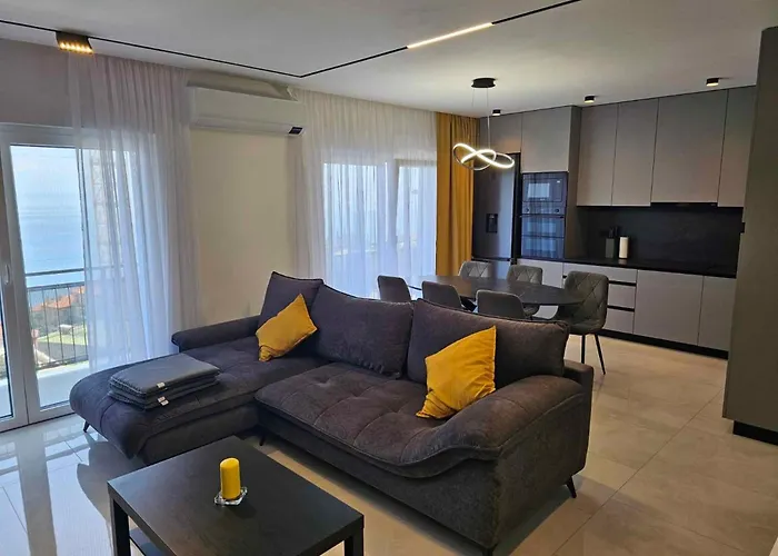 Near Port In Volosca Apartment *